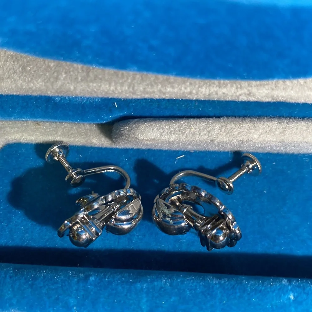 ANTIQUE EARRINGS. SET OF 2 screw on earrings. Brilliant blue stones. - Picture 7 of 9